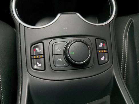 Used 2022 GMC Terrain SLT image 28