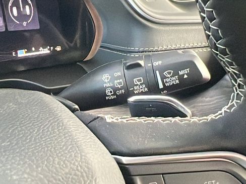 New 2025 Jeep Grand Cherokee Limited w/ Luxury Tech Group II image 33