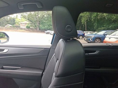 Certified 2025 Volkswagen Atlas Cross Sport SE image 17