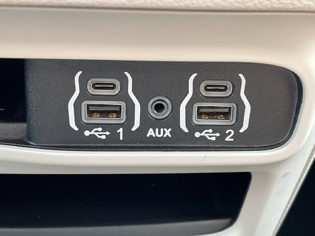 Used 2023 Chrysler Pacifica Touring-L FWD image 38