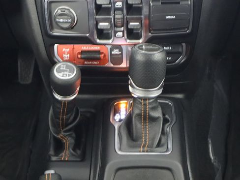 Used 2021 Jeep Gladiator Mojave AWD/4WD image 28
