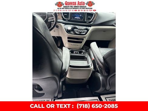 Used 2019 Chrysler Pacifica Touring-L image 16