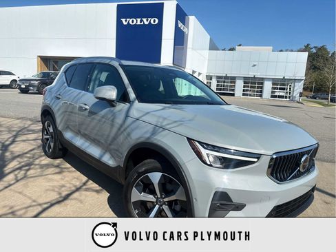 Used 2025 Volvo XC40 B5 Plus AWD/4WD image 1