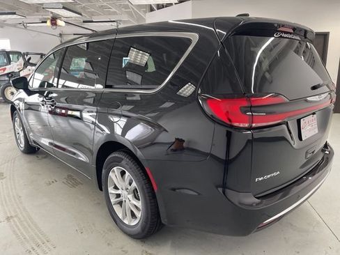 New 2026 Chrysler Pacifica Select AWD/4WD image 6