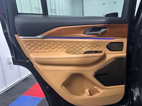 Used 2024 Jeep Grand Cherokee Summit image 15