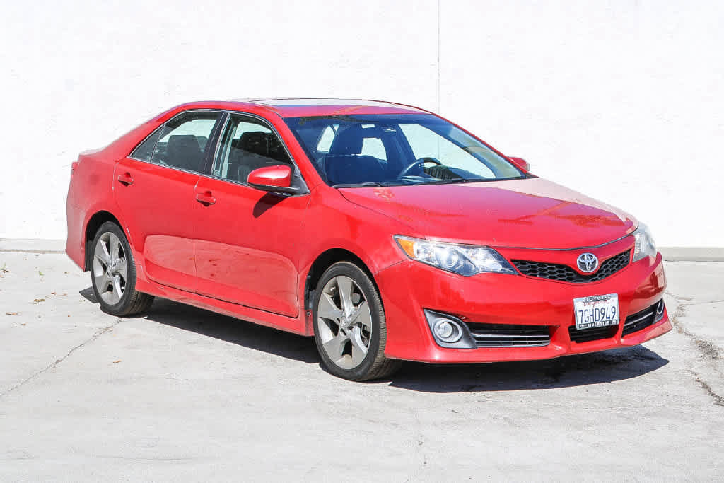 Used 2014 Toyota Camry SE FWD image 3