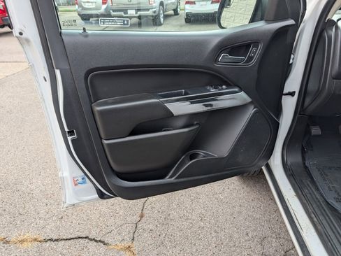 Used 2020 Chevrolet Colorado LT w/ Safety Package image 11