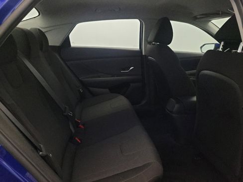 Used 2021 Hyundai Elantra SE FWD image 19