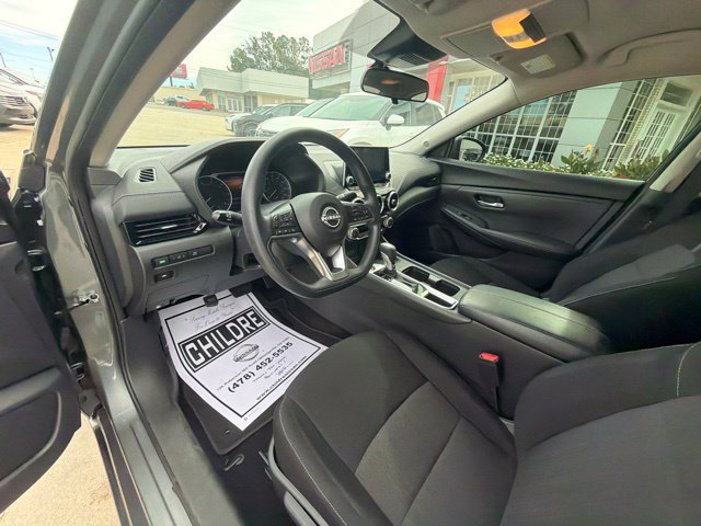 Used 2024 Nissan Sentra SV FWD image 11