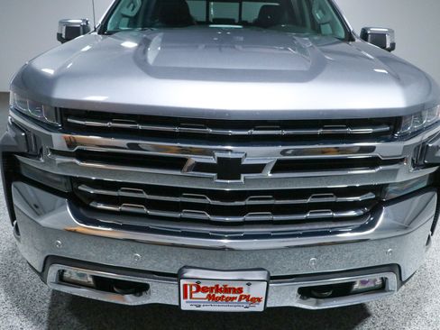 Used 2019 Chevrolet Silverado 1500 LTZ w/ LTZ Premium Package AWD/4WD image 4