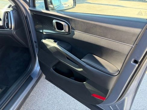 Used 2024 Kia Sorento S image 16