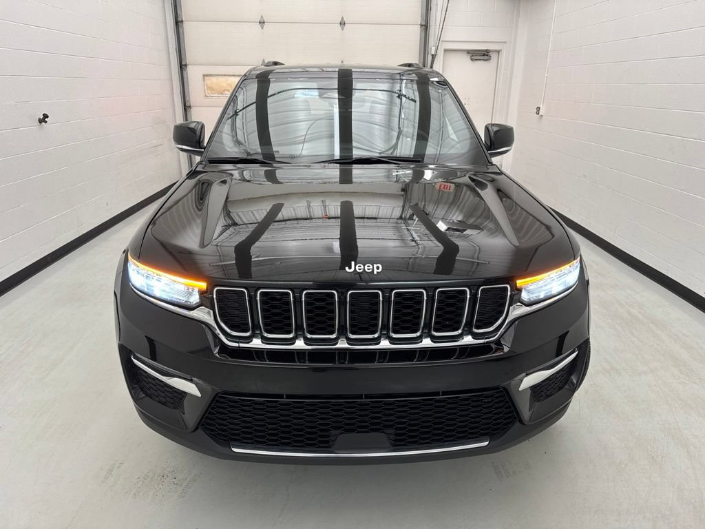 Used 2024 Jeep Grand Cherokee Limited AWD/4WD image 2