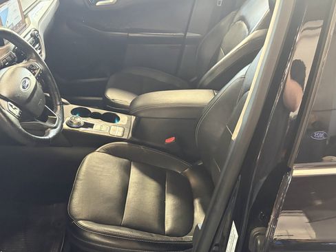 Used 2020 Ford Escape Titanium AWD/4WD image 19