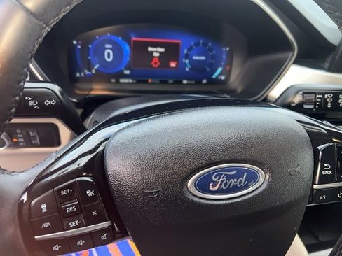 Used 2022 Ford Escape SEL w/ Technology Package image 12