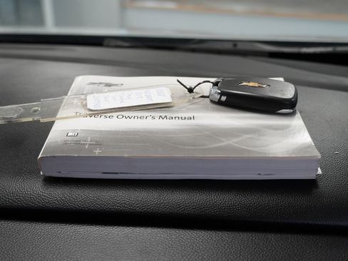 Used 2018 Chevrolet Traverse LT image 38