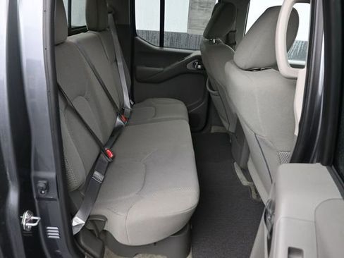 Used 2018 Nissan Frontier SV w/ Value Truck Package AWD/4WD image 9