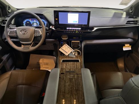 New 2026 Toyota Sienna Limited FWD image 13