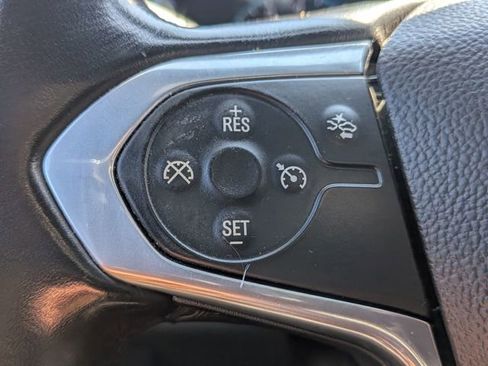 Used 2022 Chevrolet Traverse LT FWD image 13