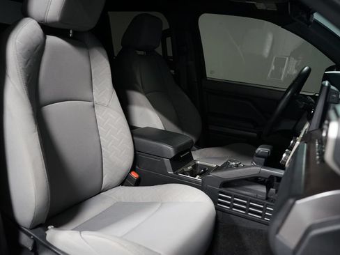 Certified 2025 Toyota Tacoma SR5 AWD/4WD image 29