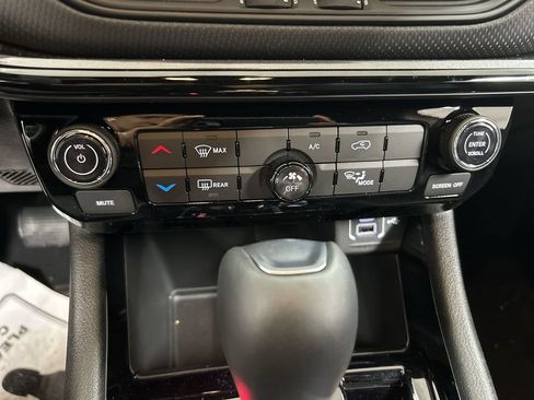 New 2026 Jeep Compass Latitude AWD/4WD image 17