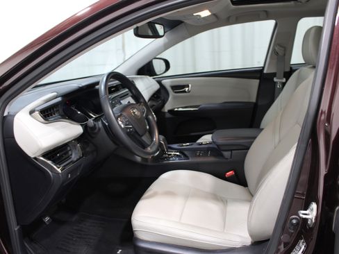 Used 2014 Toyota Avalon XLE Touring FWD image 3