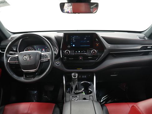 Used 2023 Toyota Highlander XSE AWD/4WD image 17