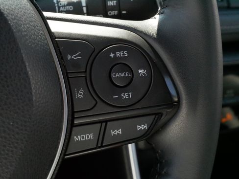 Used 2021 Toyota RAV4 XLE Premium image 24