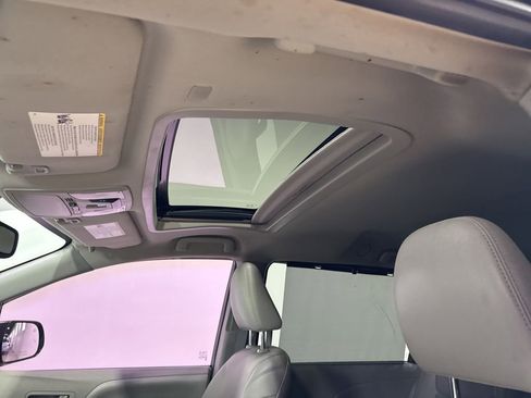Used 2020 Toyota Sienna XLE w/ XLE Navigation Package FWD image 28