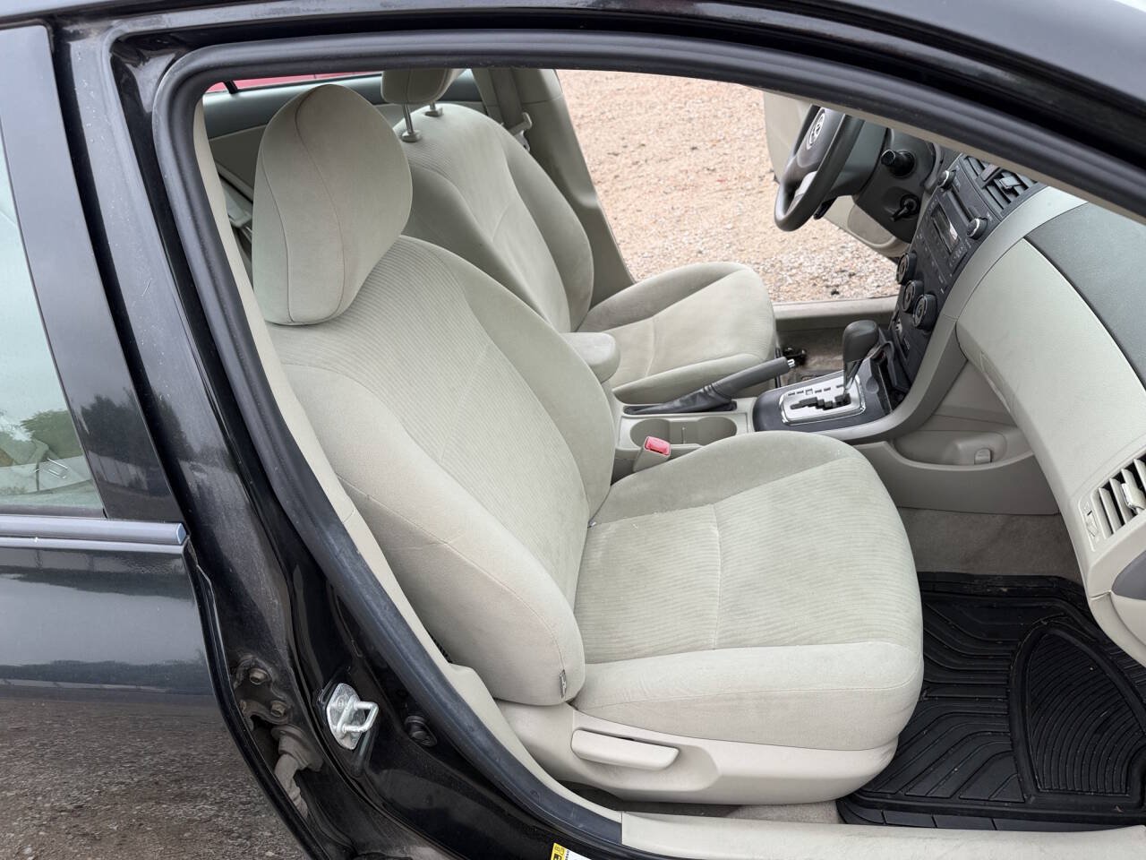 Used 2010 Toyota Corolla LE FWD image 27