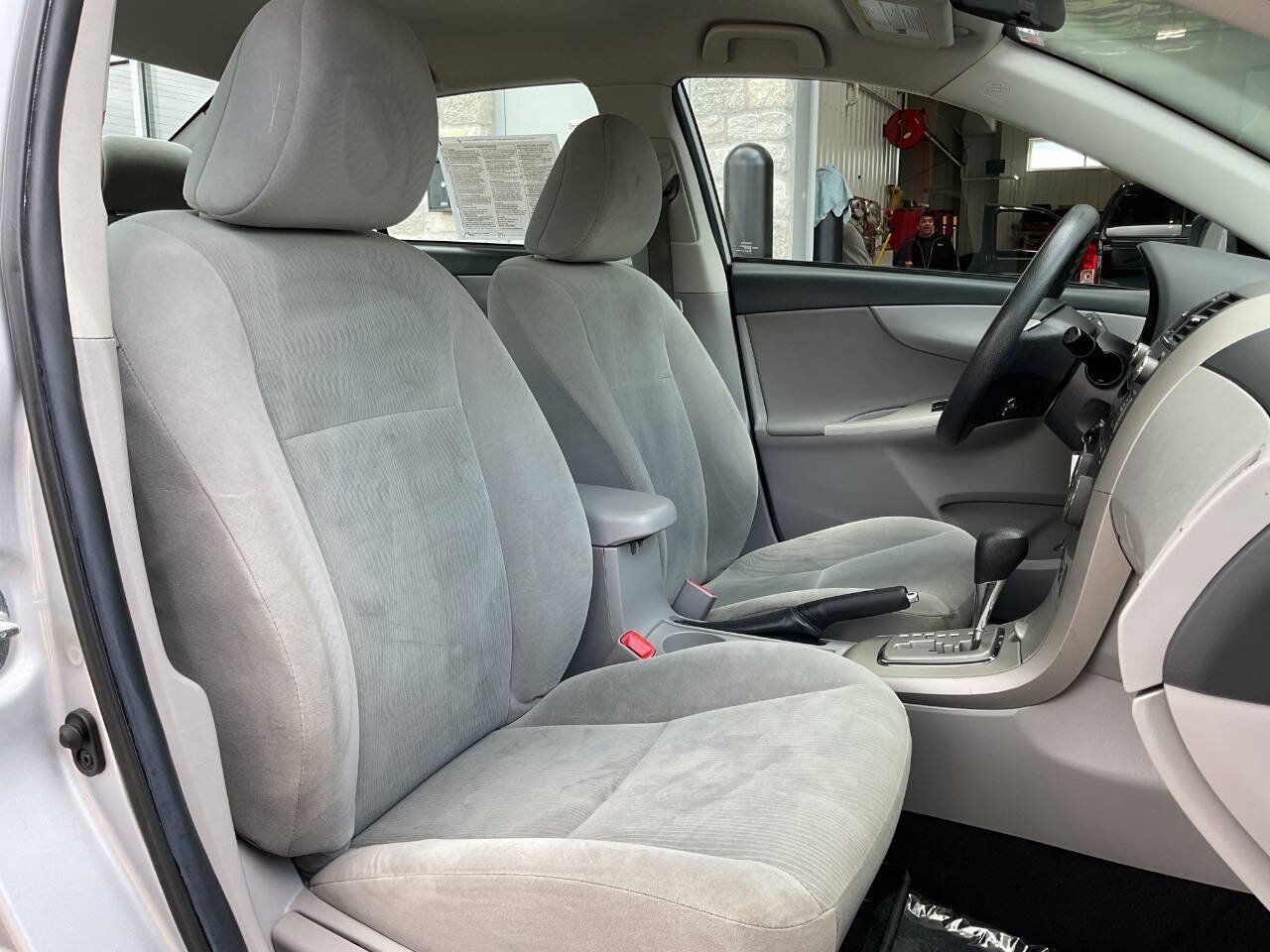 Used 2011 Toyota Corolla LE FWD image 36