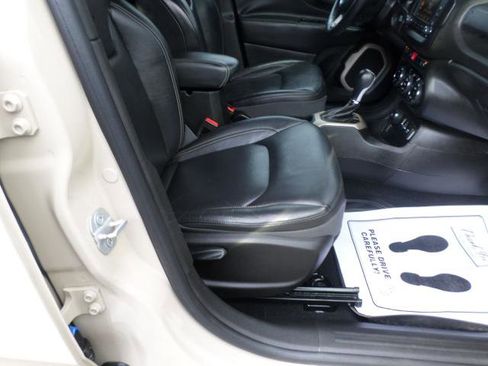 Used 2015 Jeep Renegade Limited w/ Advanced Technology Group image 2