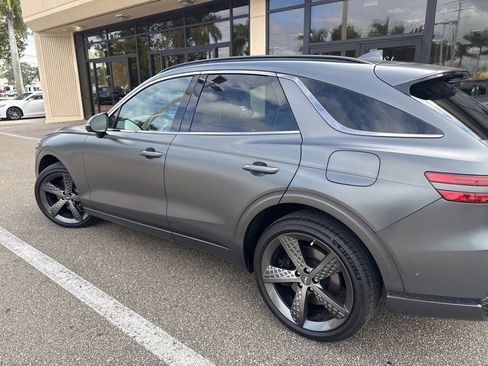 Used 2023 Genesis GV70 2.5T w/ Sport Prestige Package image 5