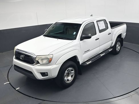 Used 2015 Toyota Tacoma PreRunner w/ SR5 Package RWD image 30
