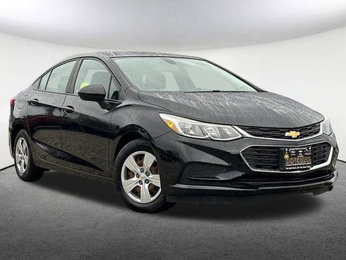 Used 2017 Chevrolet Cruze LS image 2