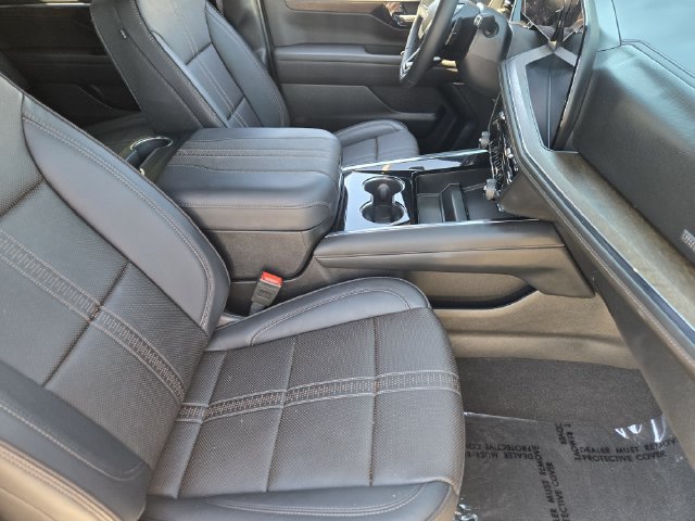 Certified 2025 Chevrolet Tahoe High Country AWD/4WD image 8