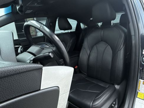 Used 2021 Toyota Avalon XLE image 10