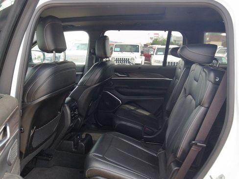 Used 2024 Jeep Grand Cherokee L Limited w/ Luxury Tech Group II AWD/4WD image 35