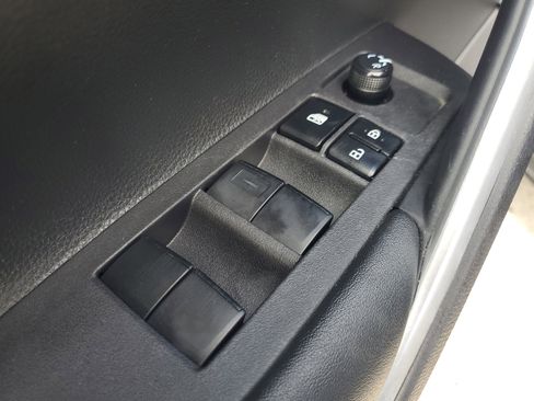 Used 2024 Toyota Corolla Cross XLE image 19