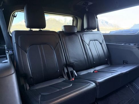 Used 2021 Ford Expedition Max Limited image 19