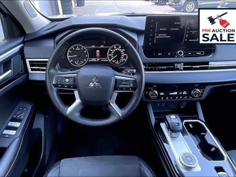 Used 2025 Mitsubishi Outlander SE AWD/4WD image 5