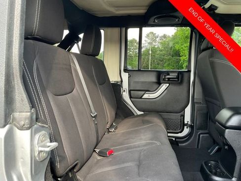 Used 2014 Jeep Wrangler Unlimited Sahara image 13