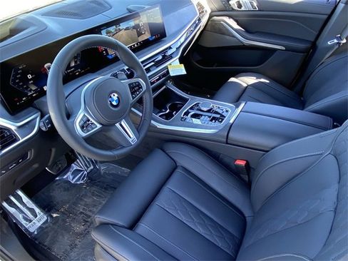 New 2025 BMW X7 M60i w/ Climate Comfort Package image 18