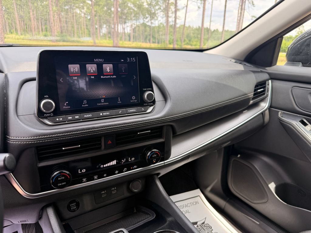 Used 2024 Nissan Rogue SV FWD image 16