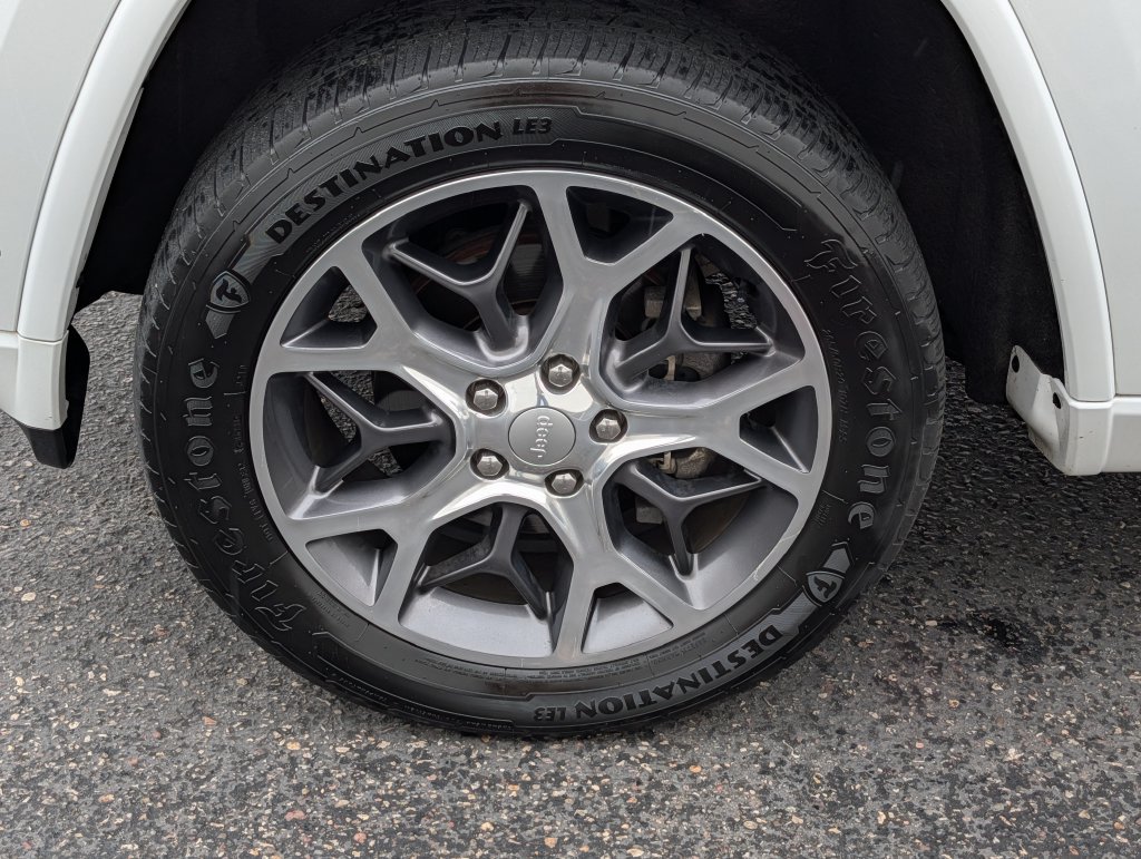 Used 2020 Jeep Grand Cherokee Overland AWD/4WD image 13