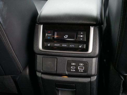 Used 2023 Subaru Ascent Limited AWD/4WD image 12