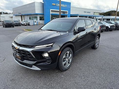 Used 2023 Chevrolet Blazer LT image 3