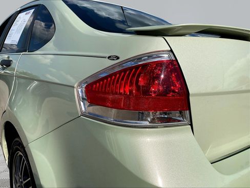 Used 2010 Ford Focus SE FWD image 23