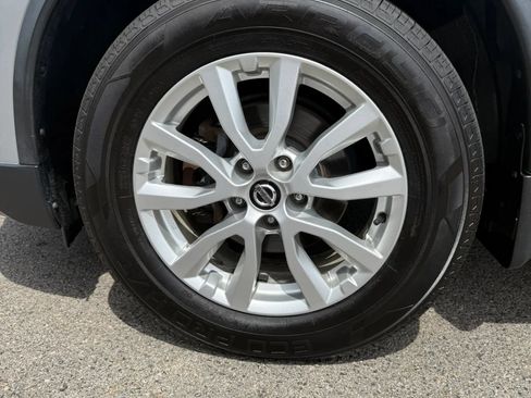 Used 2018 Nissan Rogue SV AWD/4WD image 25