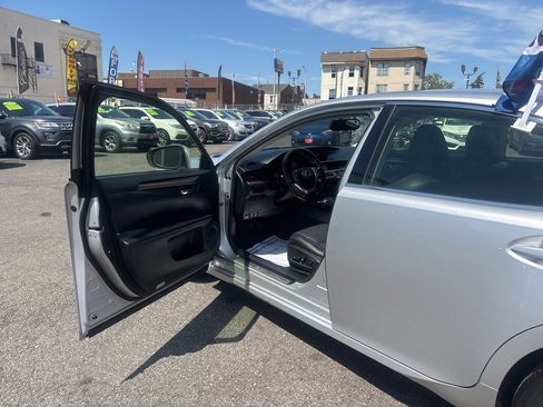 Used 2015 Lexus ES 350 w/ Premium Package FWD image 12