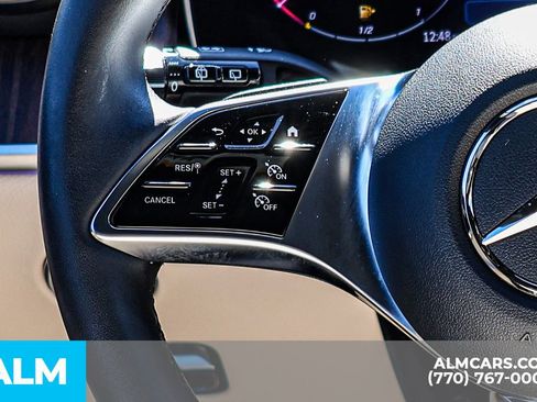 Used 2025 Mercedes-Benz GLC 300 4MATIC image 32